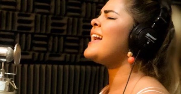 Imagem do evento A Cantora Larissa Emilly Entra Em Estúdio e Grava CD em Carreira Solo