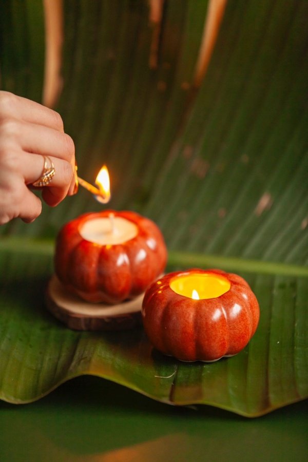 Imagem do evento Yoga a luz de velas - Halloween 