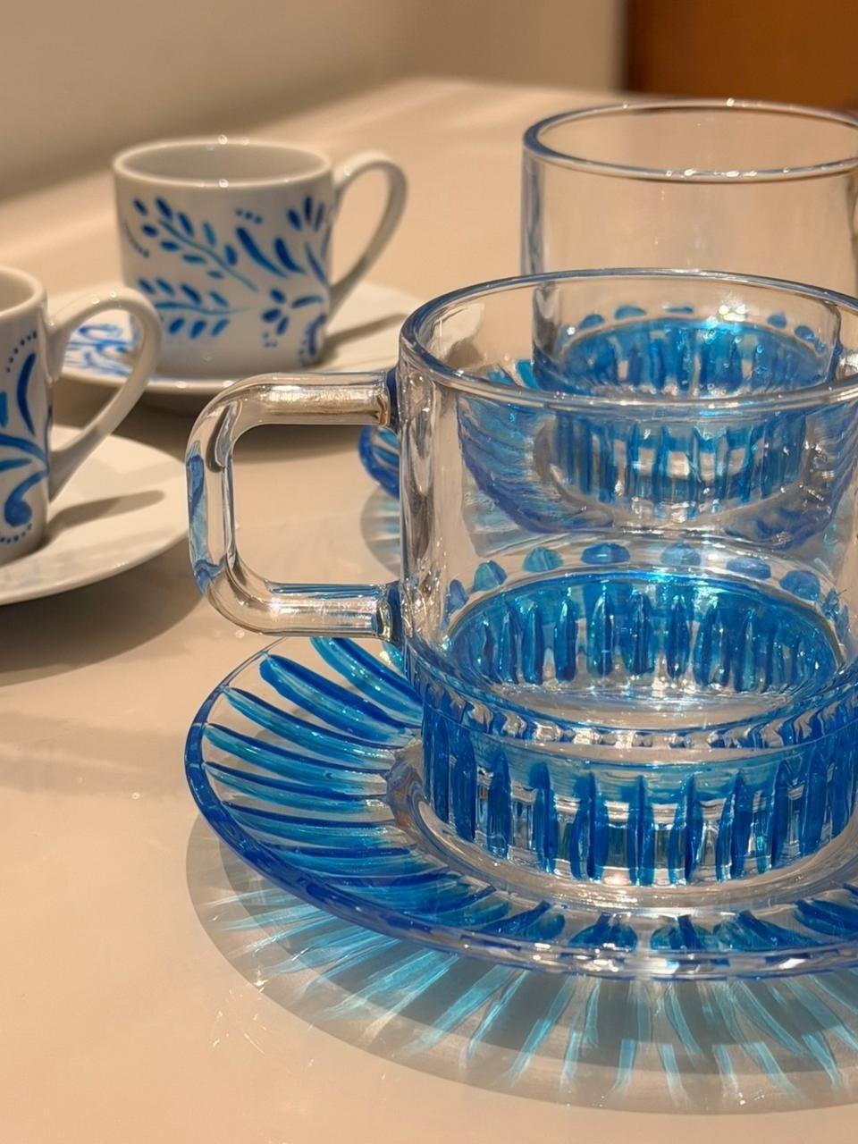 Tons e Taças por Debora Srour no Vogue Square - Xícara