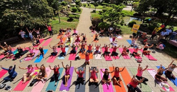 Imagem do evento Yoga ao ar livre 17/10 - GRATUITO - Praça do Japão