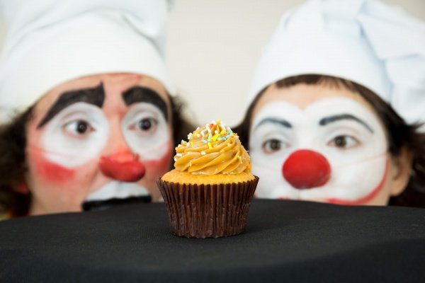 Imagem do evento SEMANA S no TEATRO SESC: Espetáculo "Guerra de Cup & Cake" - Grupo K'Os Coletivo [CE]