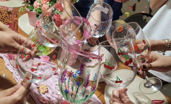 Imagem do evento Pincelê: Pinta, Brinda e Mangia - Pintura de taças com open wine!