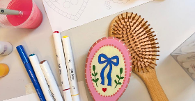 Imagem do evento Oficina Criativa Papelote - Pintura e Customização de Escova de Cabelo