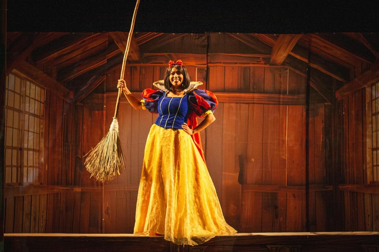 BRANCA DE NEVE (SABADO) 03/10 - 16H
