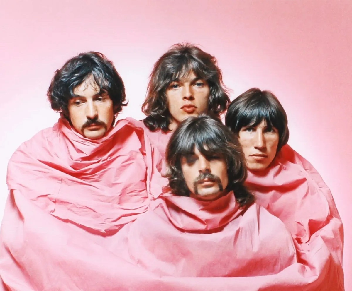 PINK FLOYD IN CONCERT COM PIGS & DIAMONDS no Ahoy! Tavern Club - Blumenau, SC